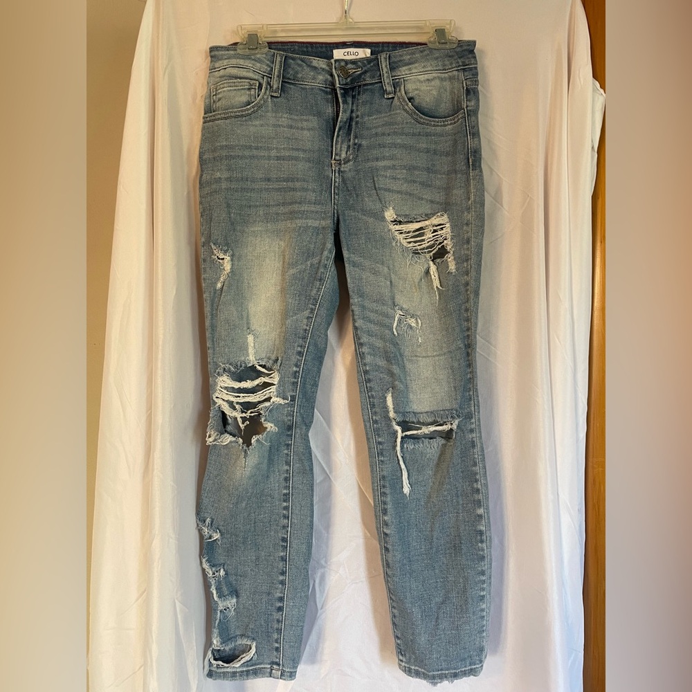 Distressed Light Wash Jean